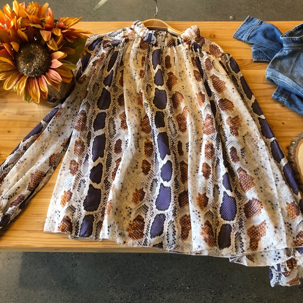 Snake 🐍 pattern blouse
